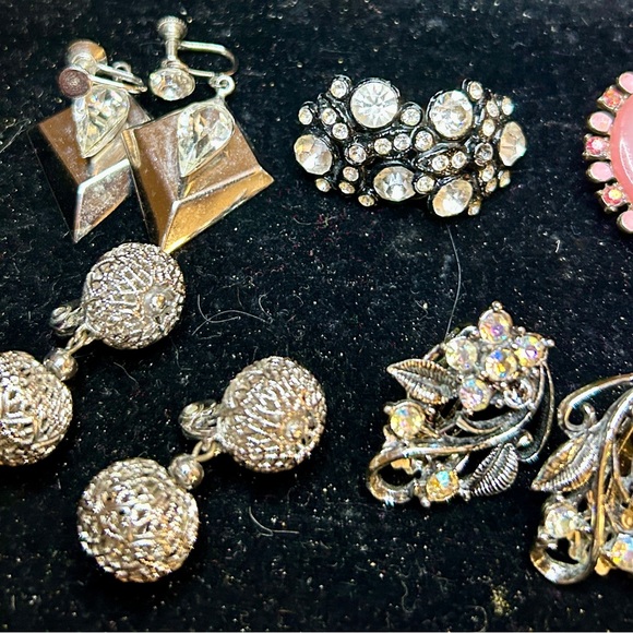 Vintage Clip Earrings Lot of 15. - Picture 6 of 11